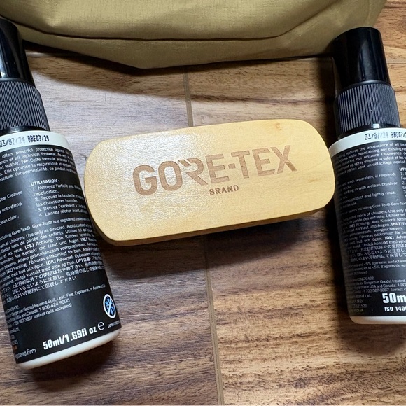 Gore-tex zipper pouch with footwear care kit, including brush, new - Picture 4 of 8